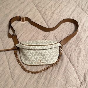 *FLASH SALE*  MK sling/fanny pack